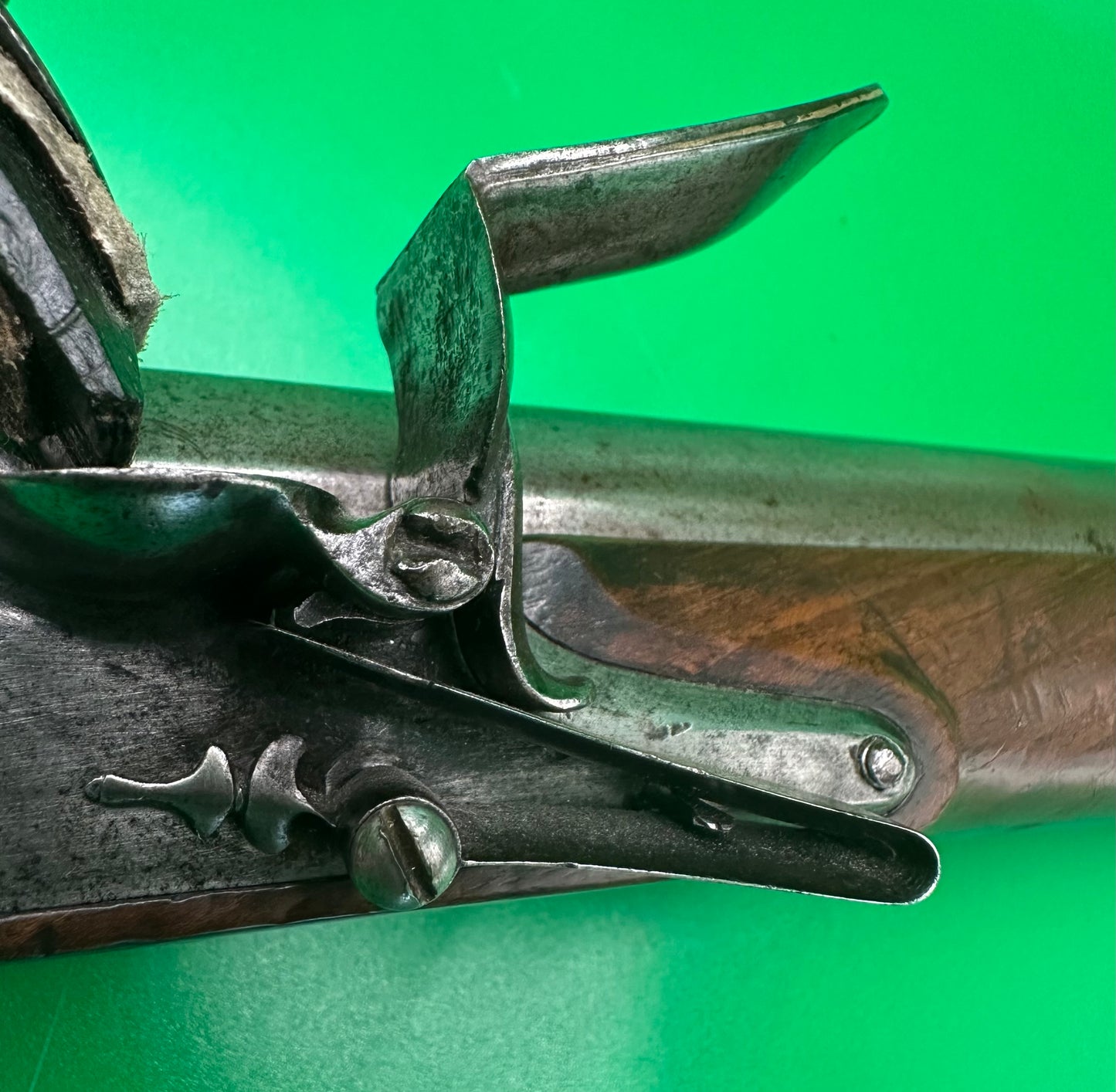 A Very Short Barrelled Steel And Walnut Flintlock Carbine Or Coach Gun