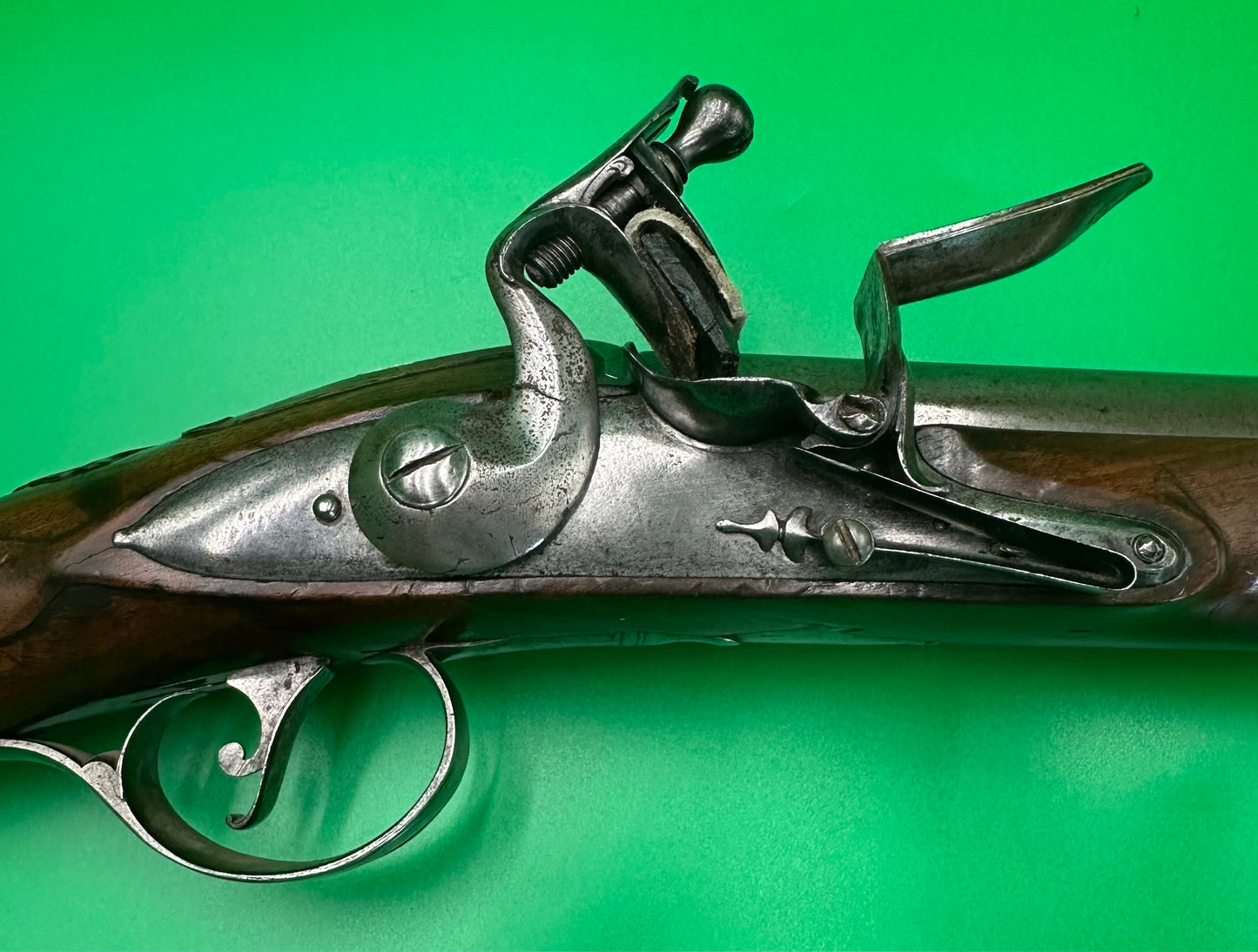 A Very Short Barrelled Steel And Walnut Flintlock Carbine Or Coach Gun
